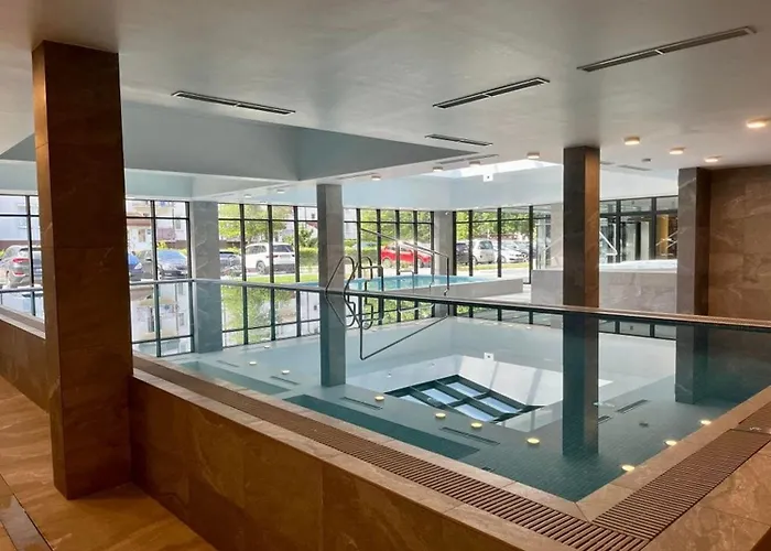 Green Port Basen&Jacuzzi